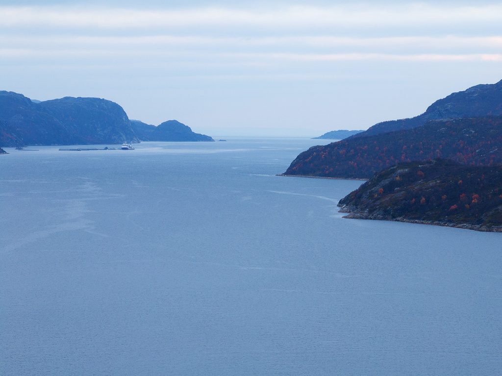 Kuva on Jäämereen laskevasta vuonosta.