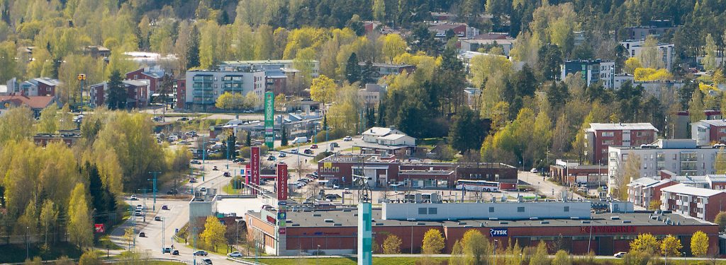 Nummelan keskusta Lusilan suunnasta. Melkein koko Nummelan yläpuolella on droneilla rajoitusalue Nummelan lentokentän laskukierrosten vuoksi, mutta tämän kuvasin sen ulkopuolelta. 