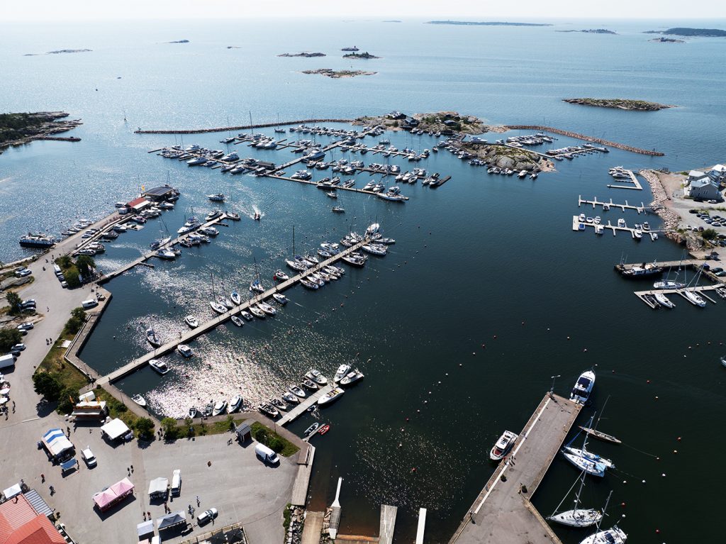 Hangon Itäsatamassa on dronekieltoaulue, jonka ulkopuolelta kuvasin tämän.