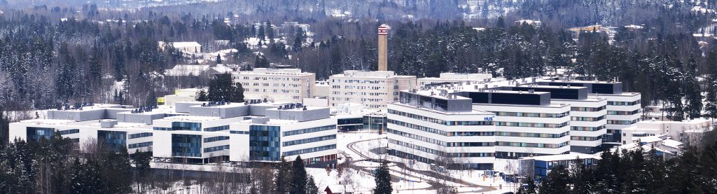 Jorvin sairaalan alue ilmakuvassa, dronekieltoalueen ulkopuolelta kuvattuna.