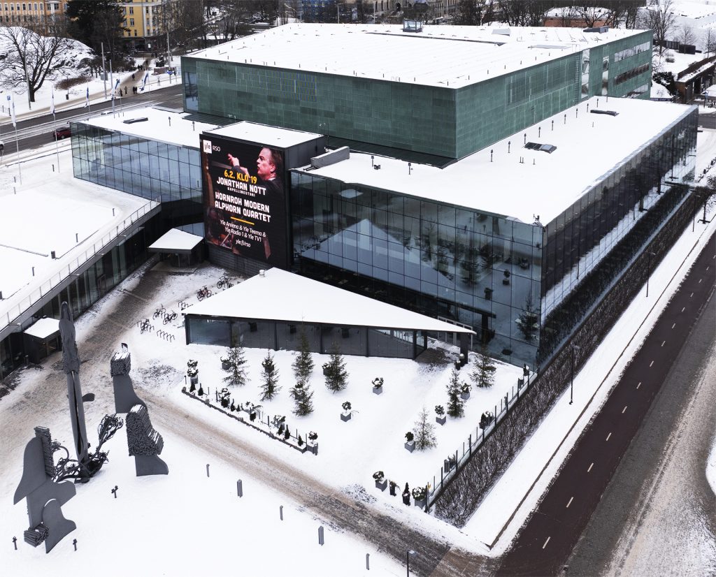 Helsingin musiikkitalo sijaitsee Mannerheimintien varrella.