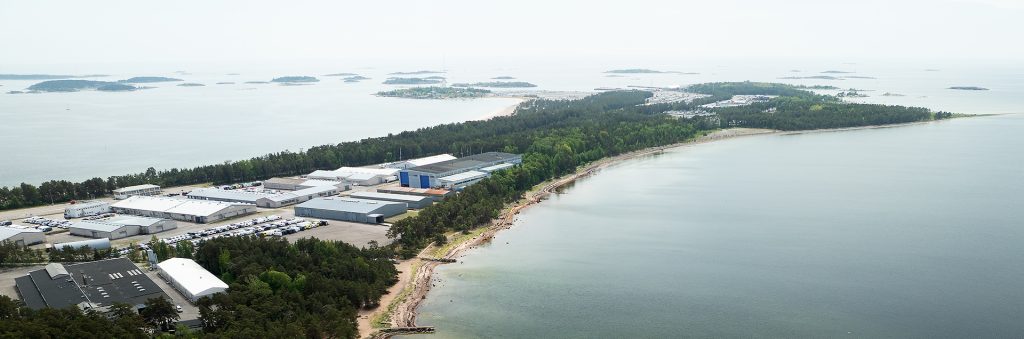 Hangon tulliniemessä on uim,arantoja, luonnonsuojelualue ja henkilöautojen maahantuontia.